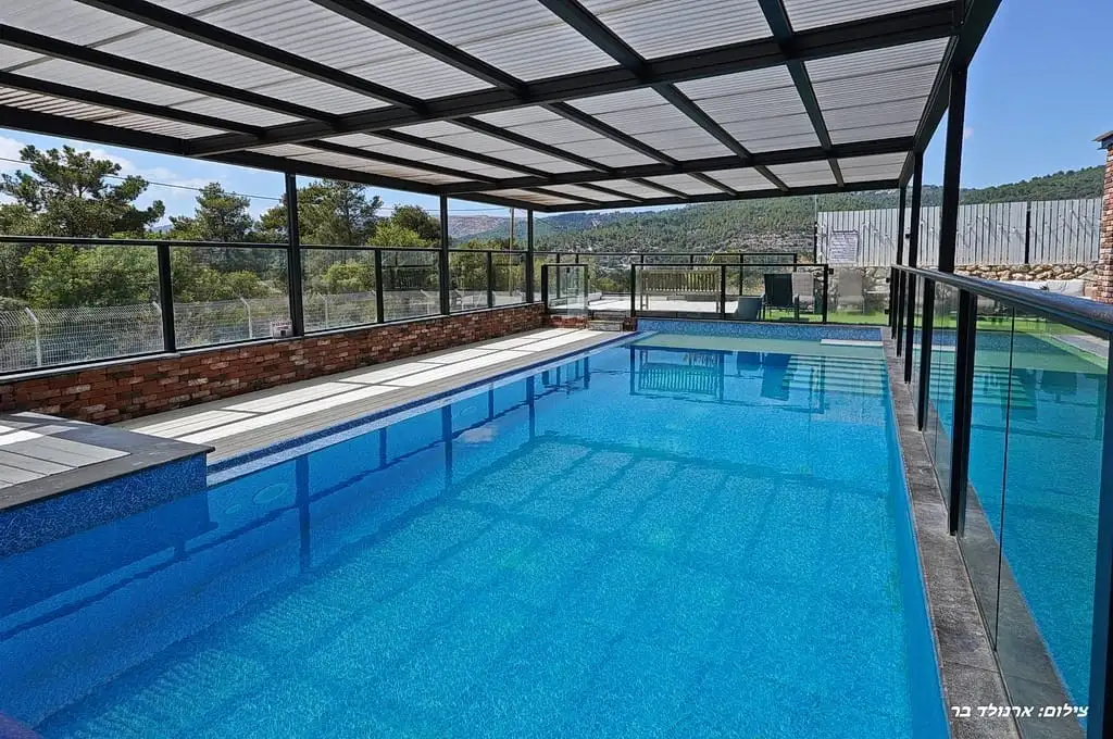 בריכה פרטית מחוממת (בעונה)