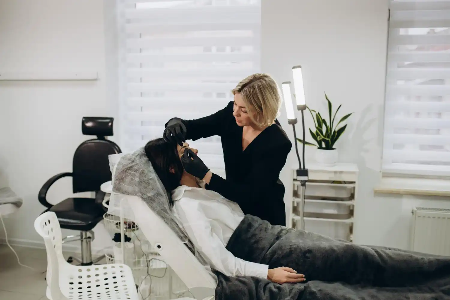 הטיפים הכי חשובים לתחזוק ריסים אחרי הרמה