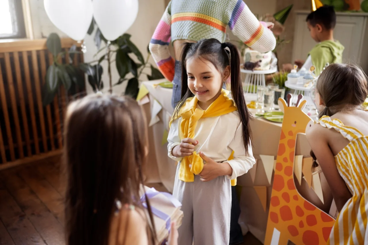 תיאטרון בובות ככלי לפיתוח רגשי וחברתי אצל ילדים: העוצמה של 'בובה של הצגה'