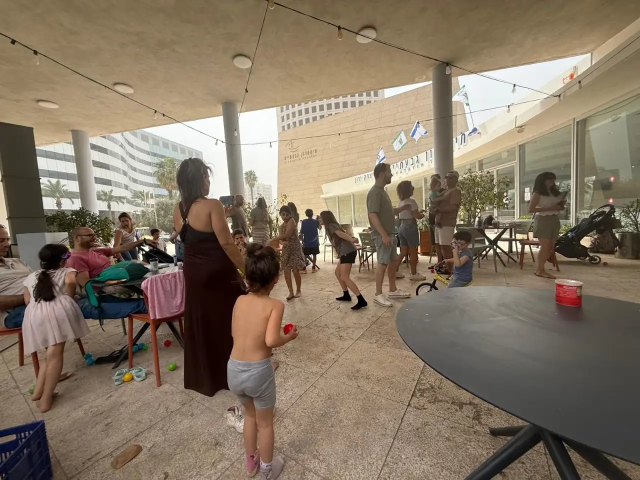 מסיבה בתיאטרון גבעתיים 17.4