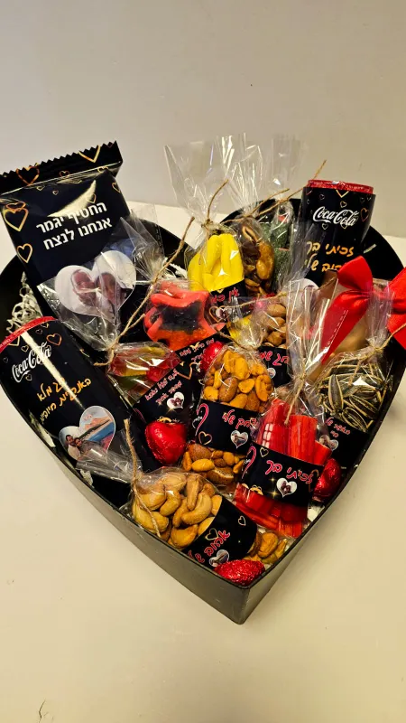 מארז פיצוחים וחמצוצים 🙂