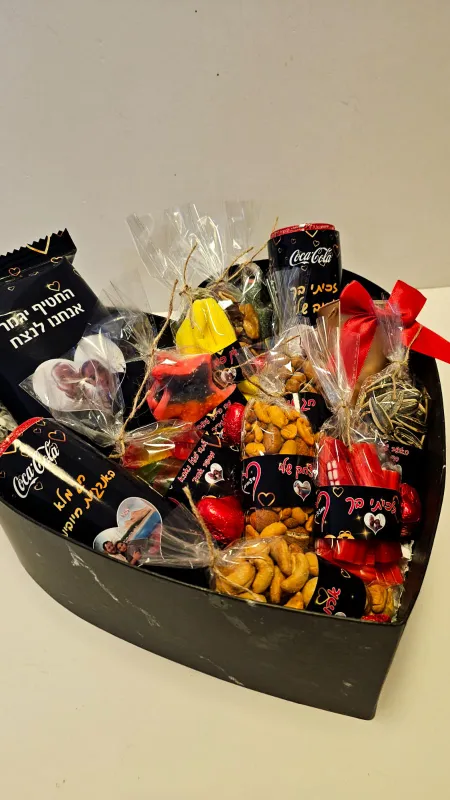 מארז פיצוחים וחמצוצים 🙂