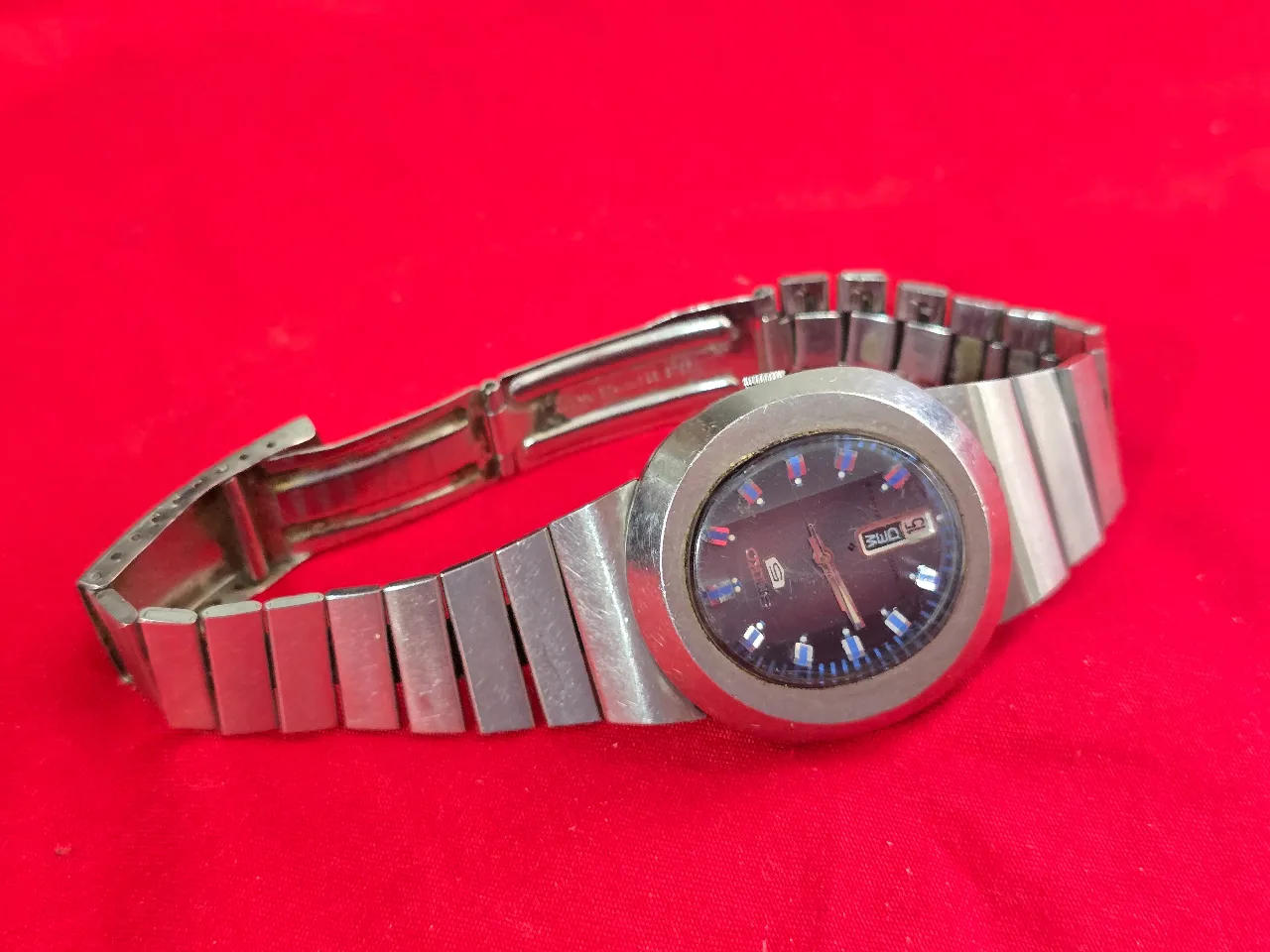 שעון יד סייקו (Seiko) הסדרה היא סייקו--5 אופייני סוף שנות ה-60 לשנת שבעים השעון במצב עבודה