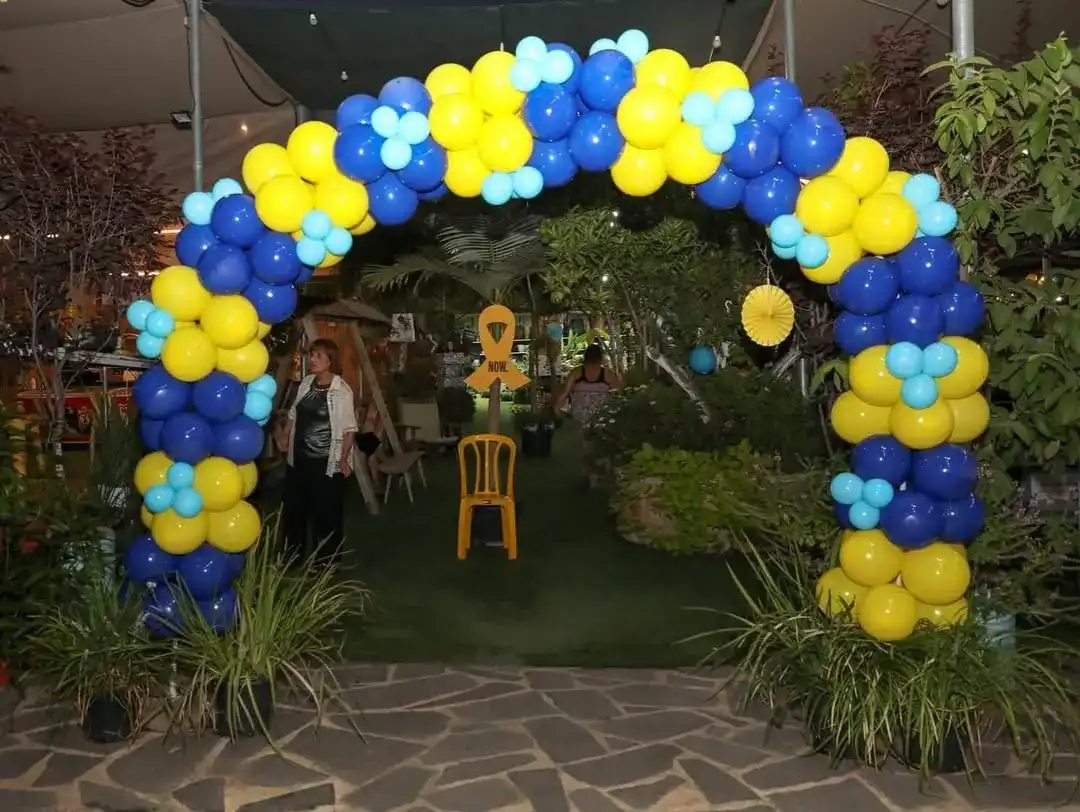 קשת בלונים לחזרה לבית ספר