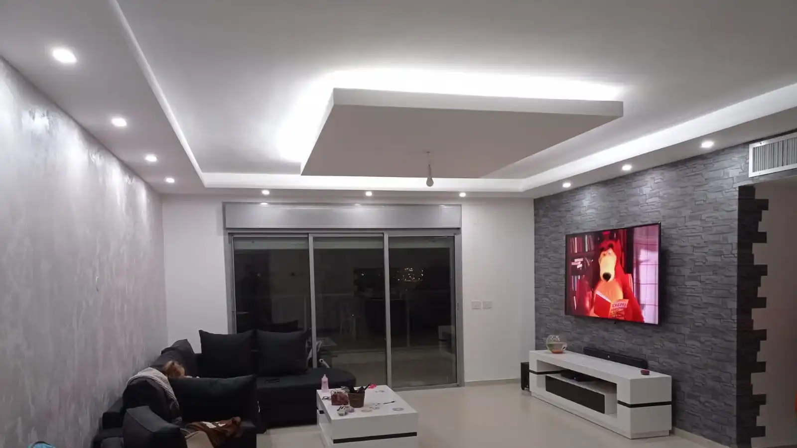  תקרות אקוסטיות צפות ומדבקות