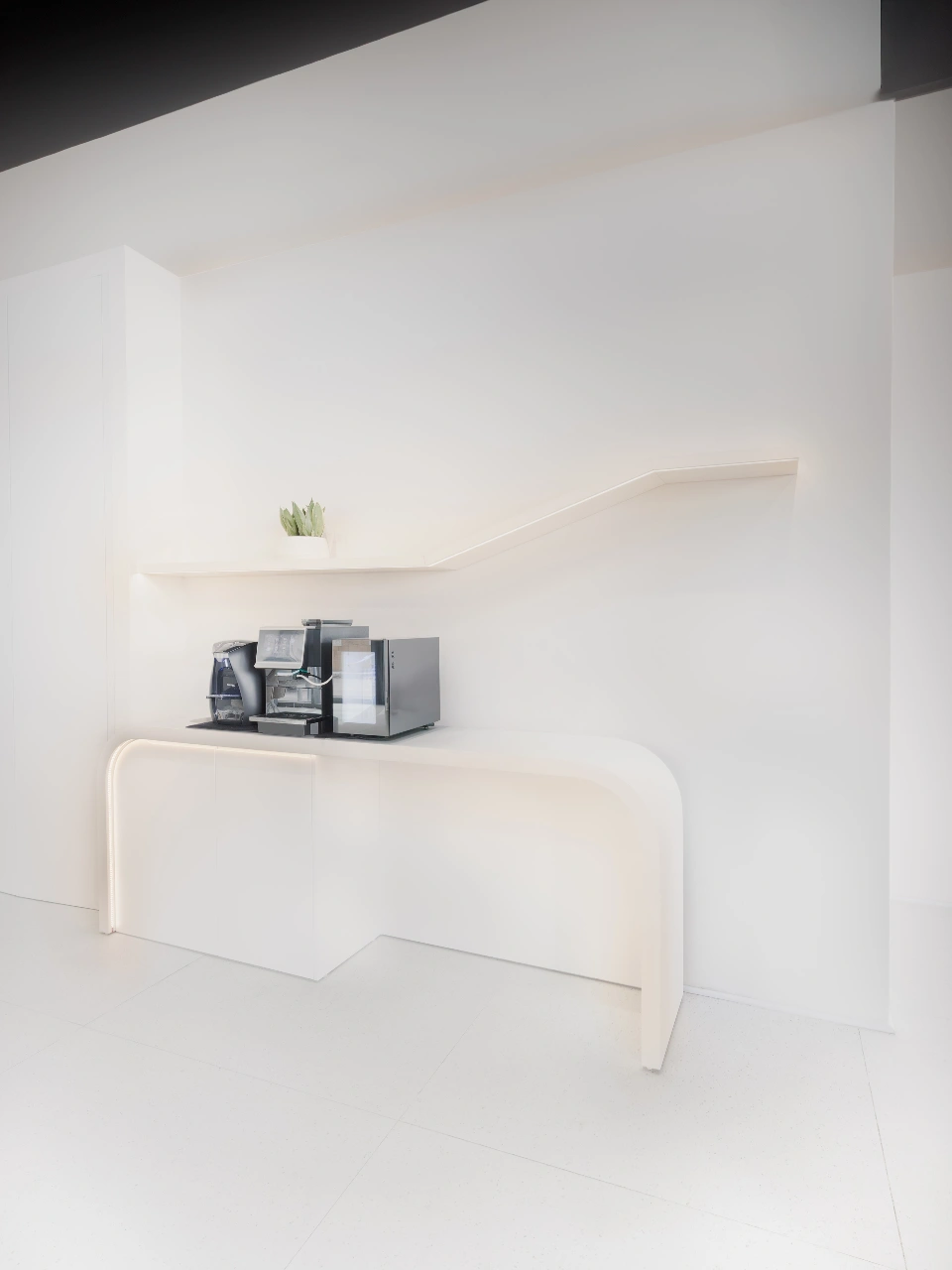 loom-lighting KGM car showroom in Petah Tikva