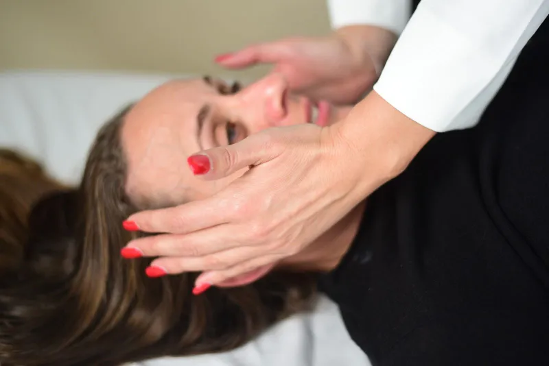 טיפול אנרגטי בשיטת רייקי והילינג – איזון גוף ונפש לריפוי עמוק