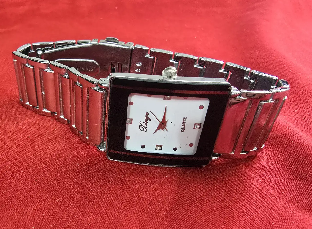 שעון יד אופנתי וחדש חוסר בסוללה