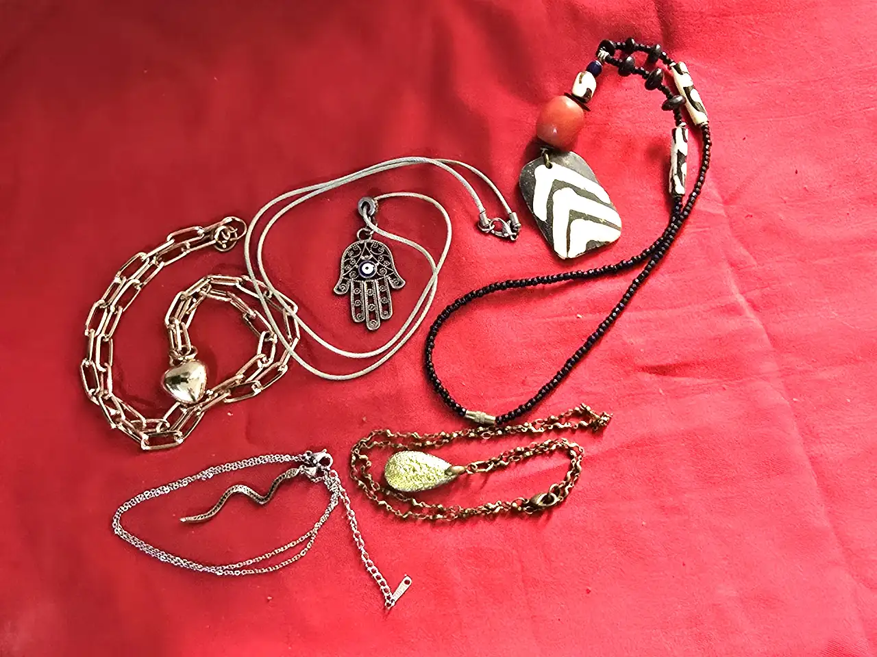 לוט של חמש מחרוזות אופנתיות