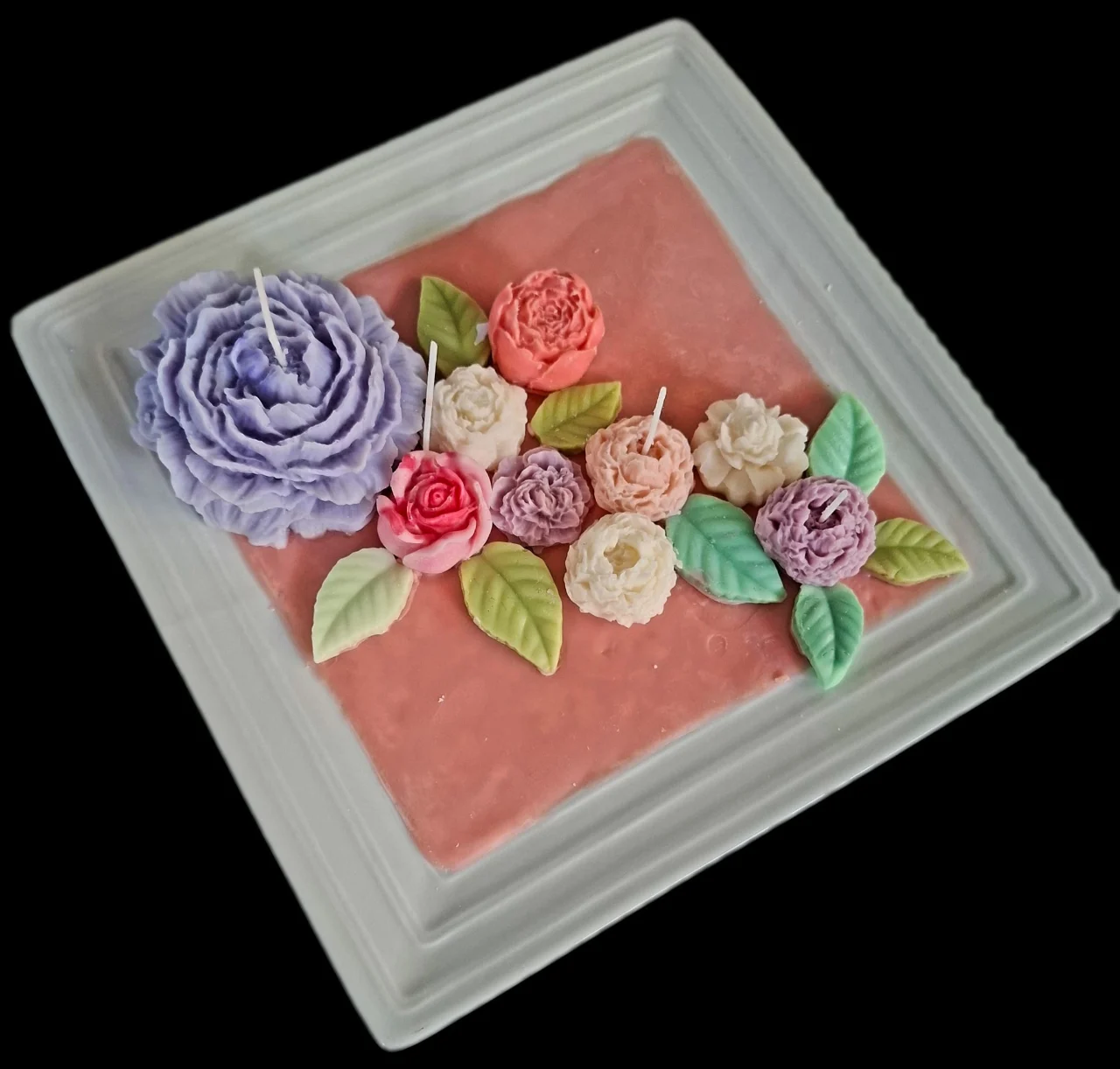 נר פרחים ריבועי בעיצוב אומנותי