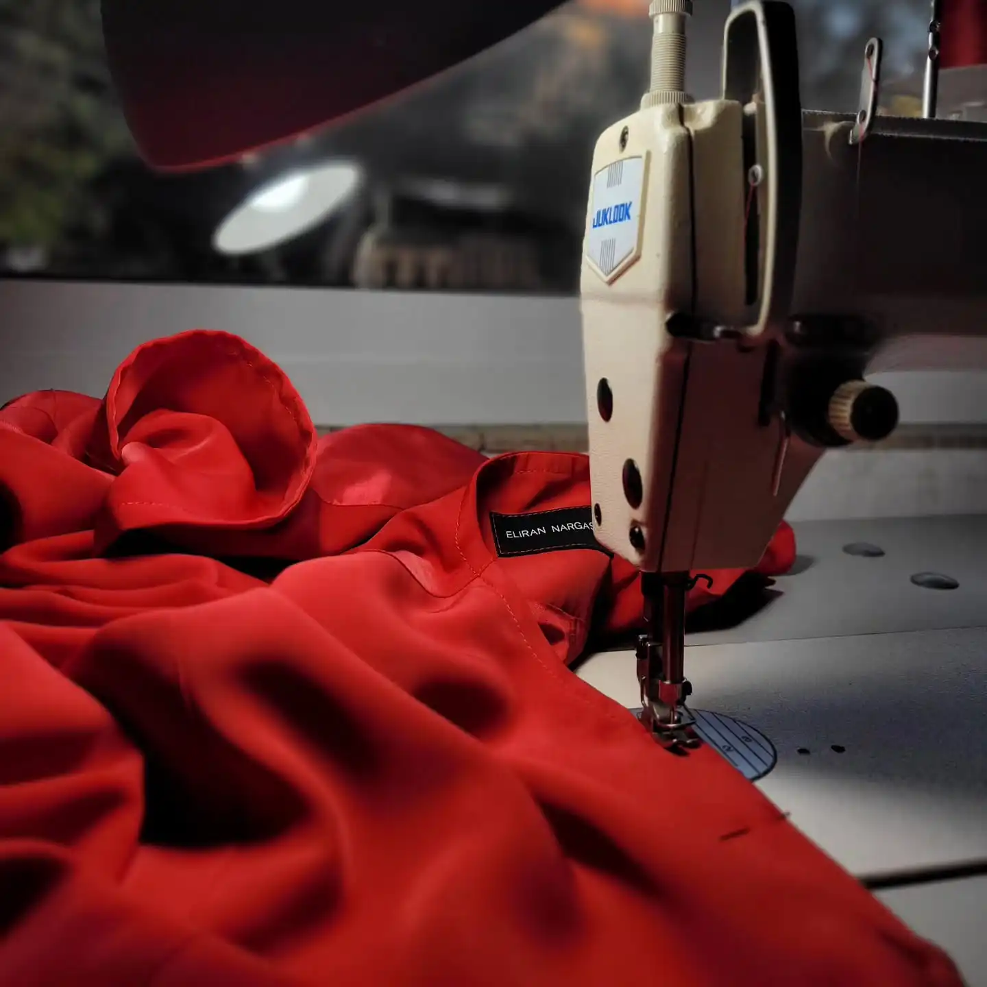 למה לבחור בבגדים בהתאמה אישית?