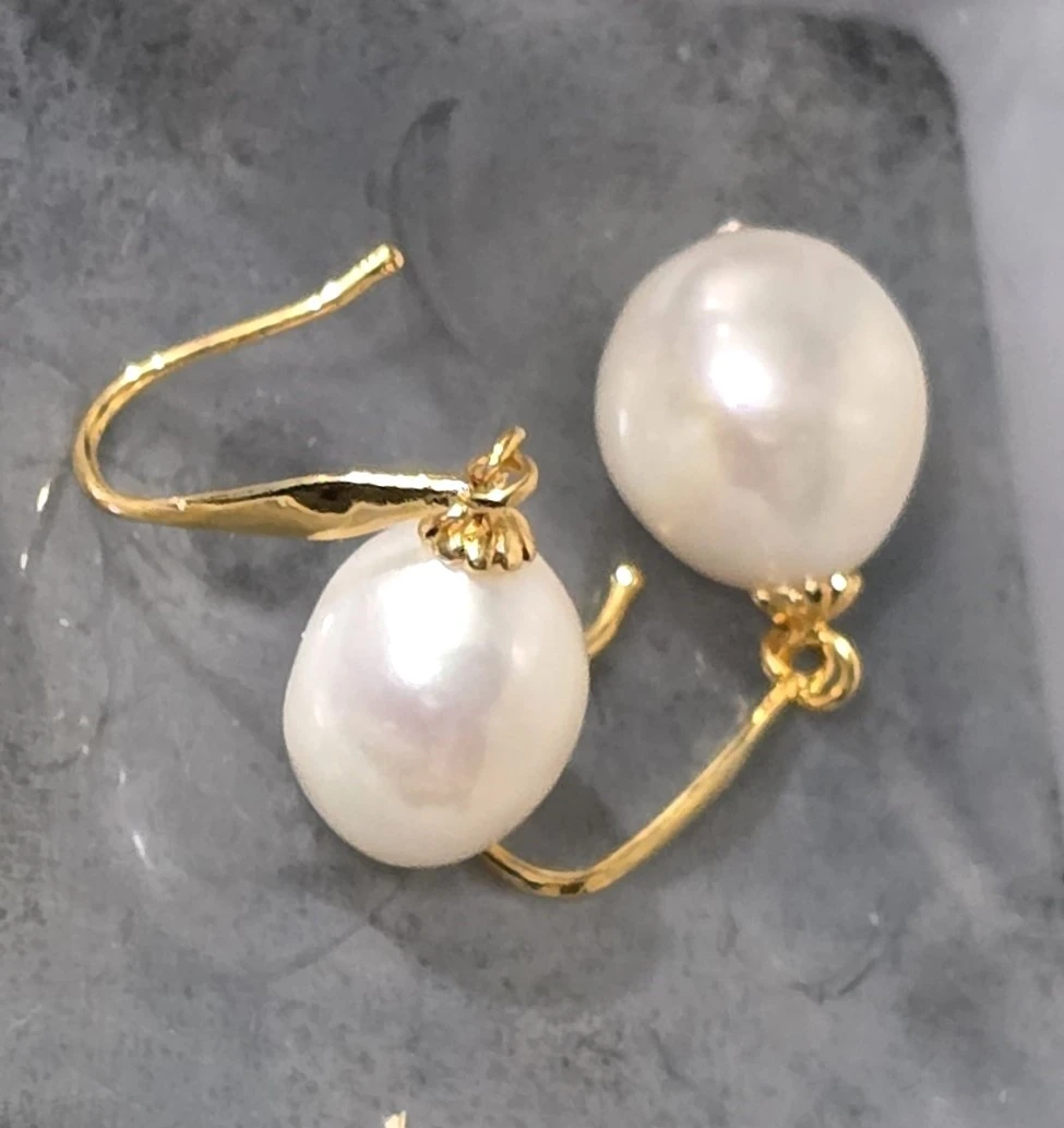 עגילי פנינה וסוגרי זהב