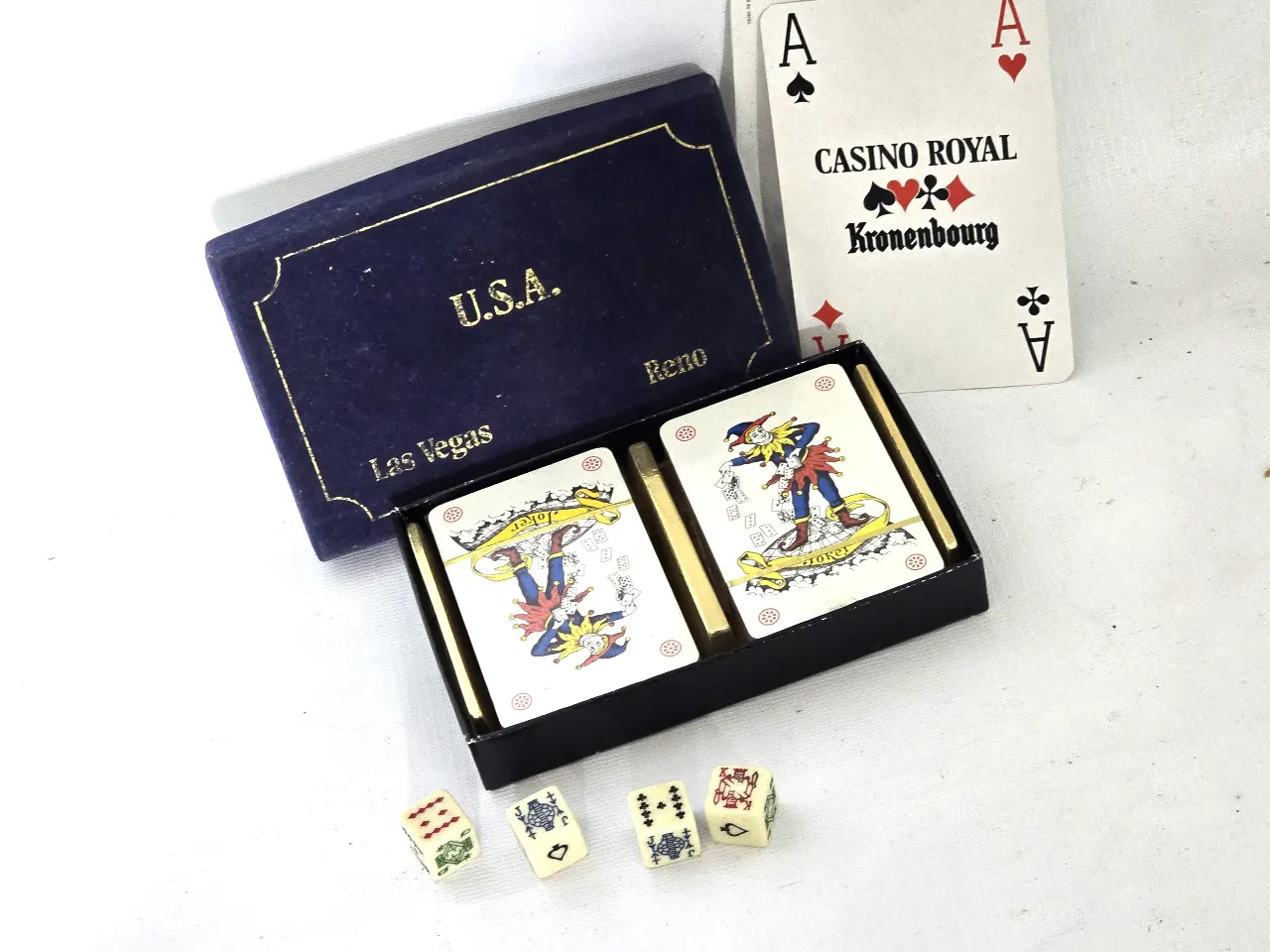 זוג חפיסות קלפים לאס ווגאס באריזה מקורית וכולל הקוביות