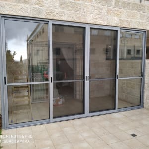 חלונות / ויטרינות / דלתות  בהתאמה אישית