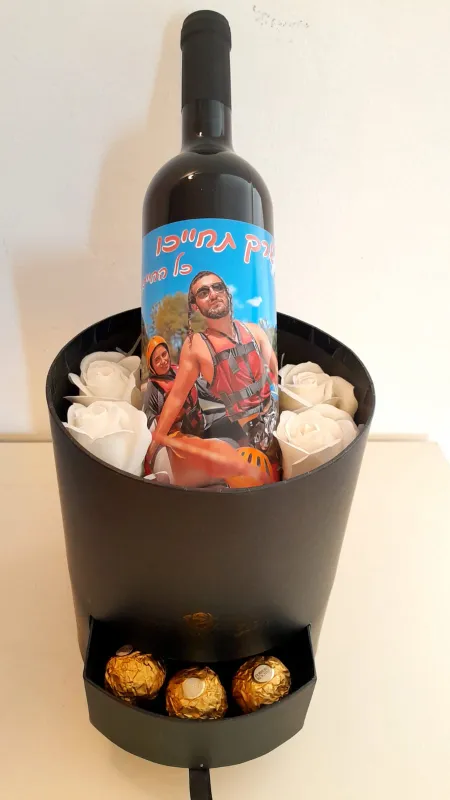 מארז יין עם מגרת שוקולדים