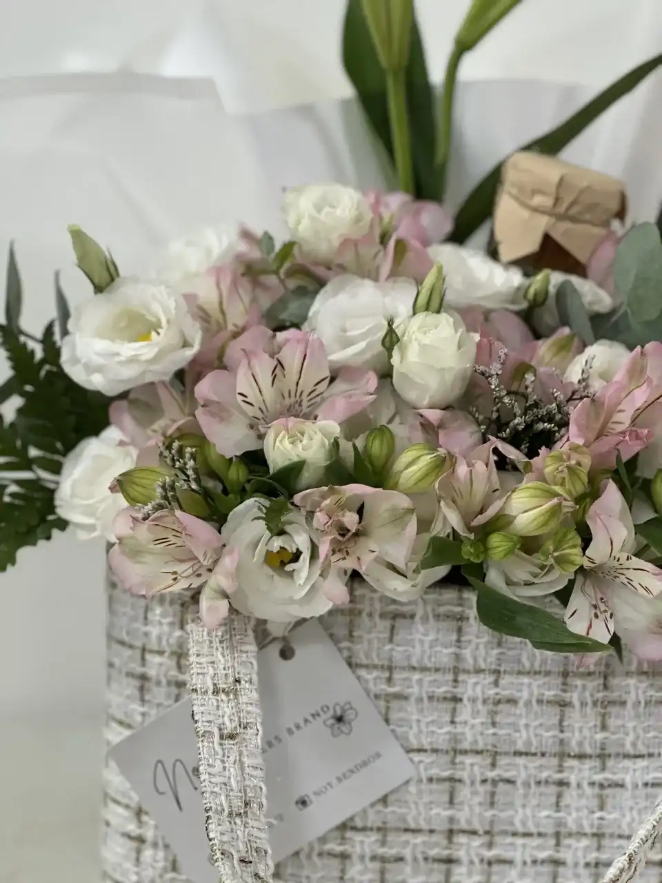 תיק פרחים סטייל עם יין ודבש