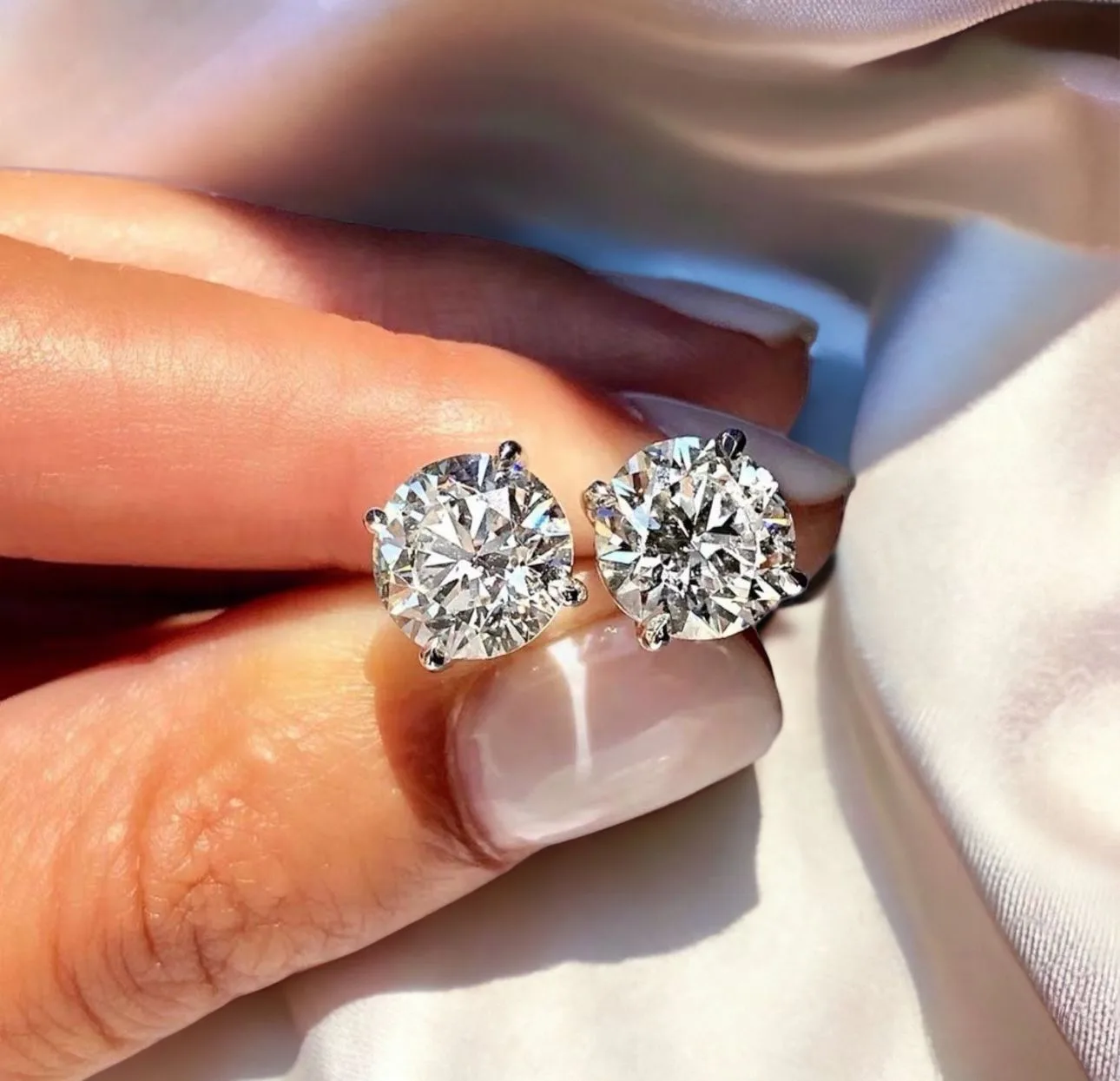 עגילים  Always goes