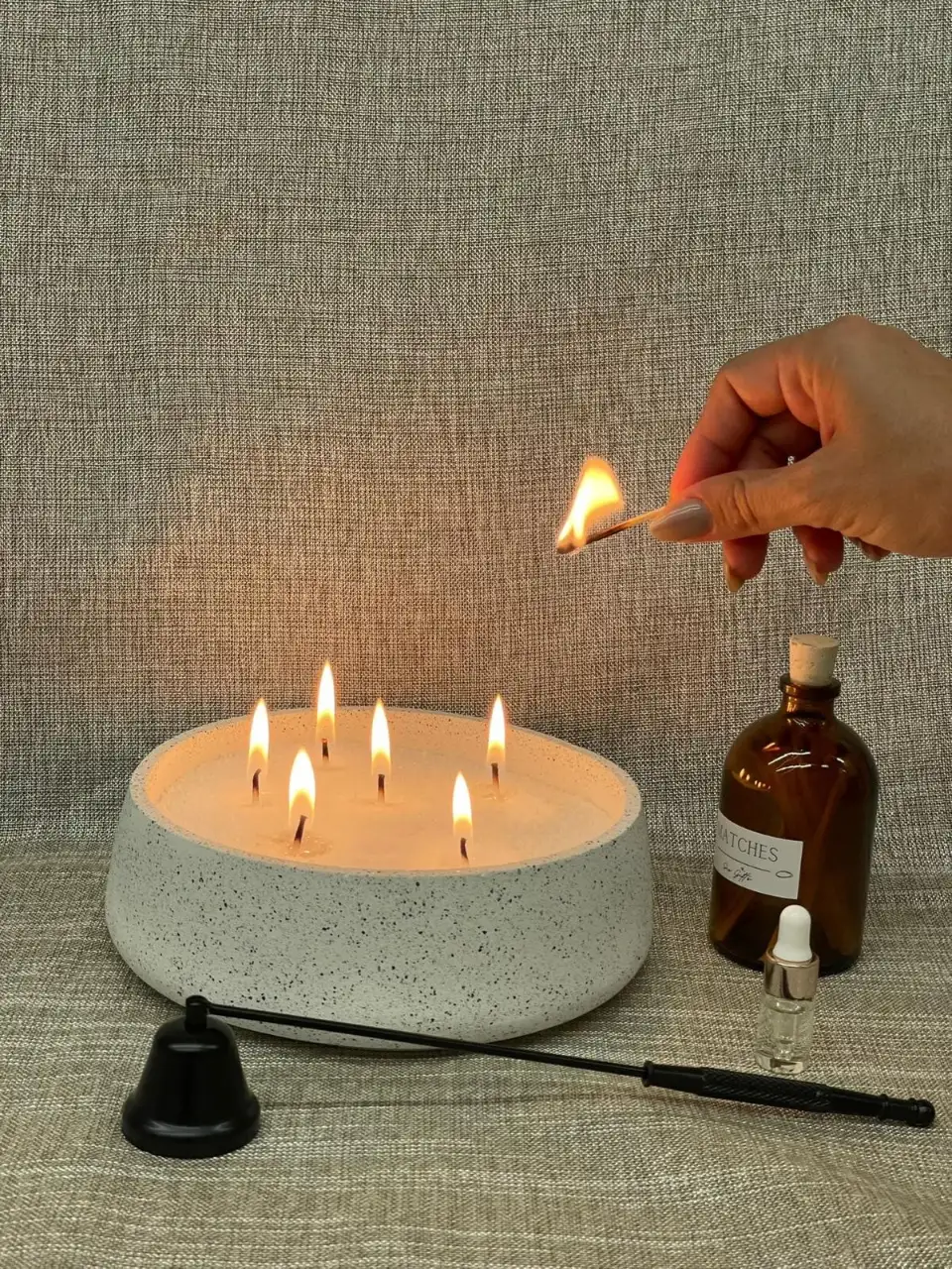 נר עגול בסגנון אבן שחור לבן - קוטר כ17 ס"מ