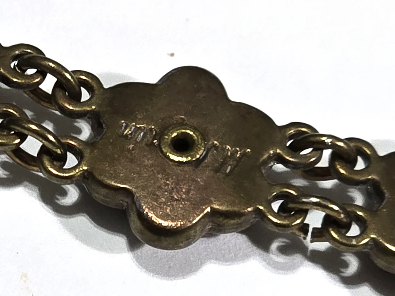 צמיד מבית מיכל נגרין שבוץ אבני סברובסקי מעוטרות בפרחים אדומות