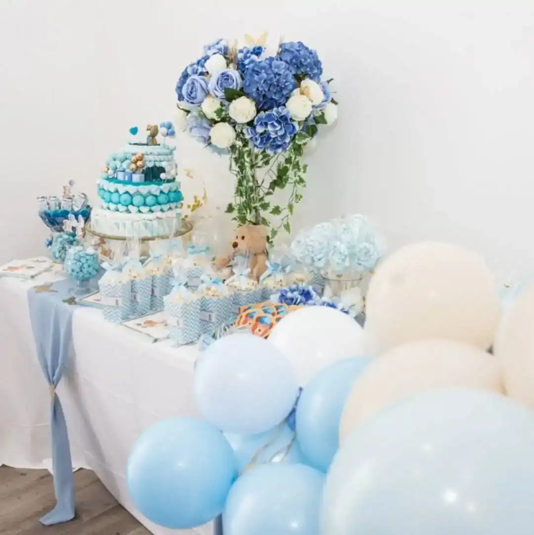 עיצוב שולחנות לאירועים – פרטים קטנים שמייצרים חוויה שלמה