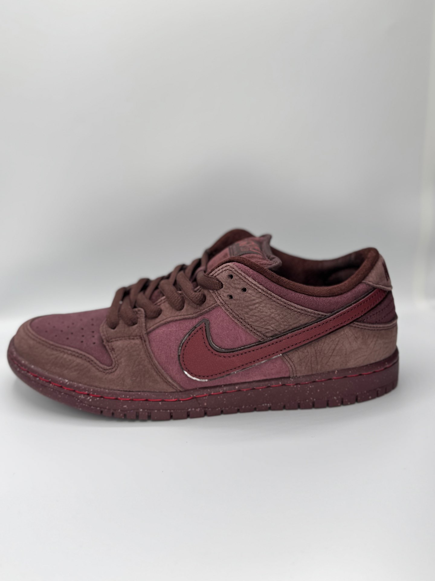 Nike SB Dunk Low “City of Love Burgundy Crush”