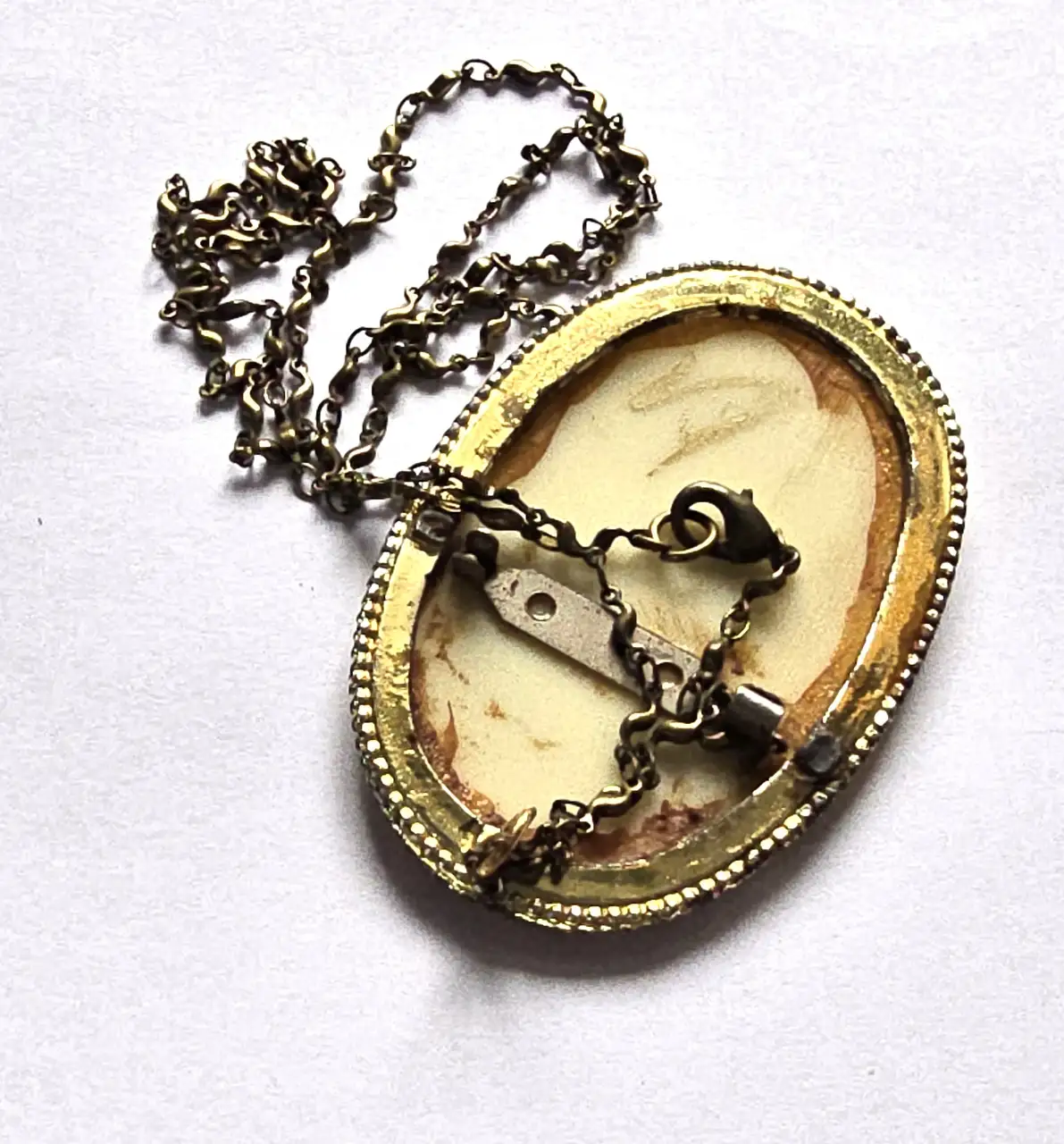 שרשרת ותליון וינטאג'בסגנון ויקטוריאני התליון אובלי עם איור של אשה