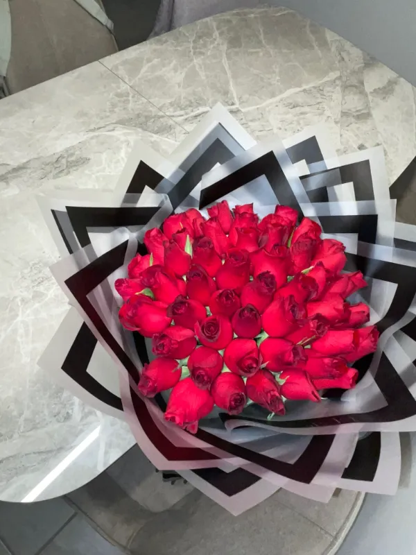 red roses 🌹