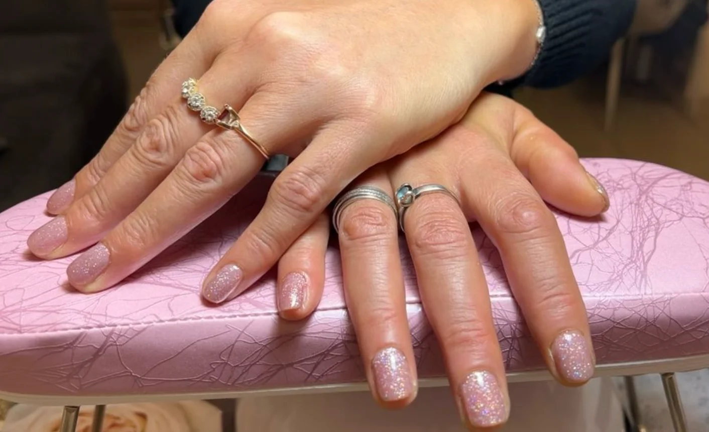 מניקור לק ג'ל