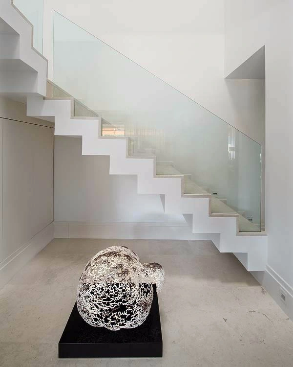 מעקות זכוכית: שילוב מושלם של אסתטיקה ובטיחות