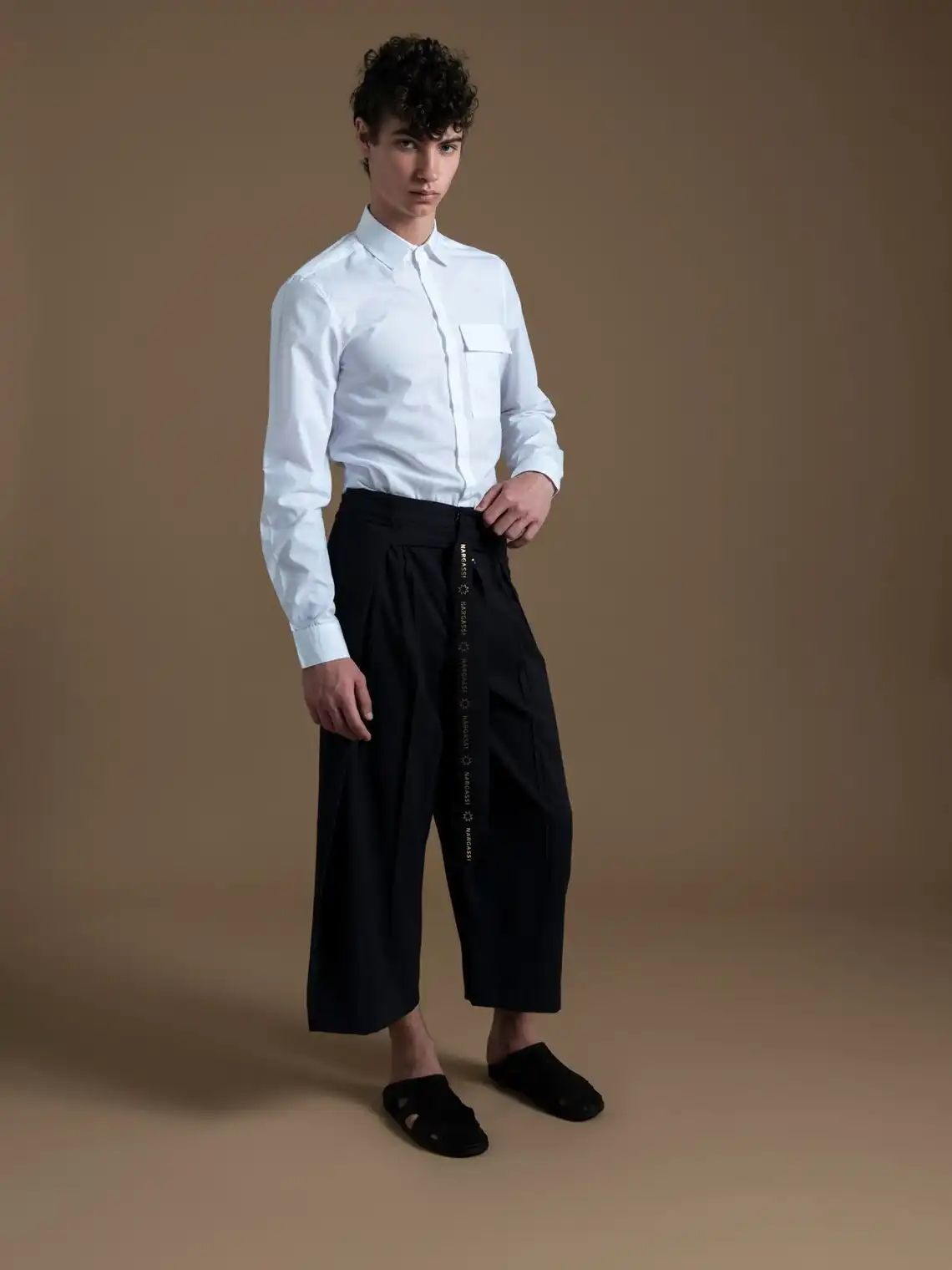 חולצת ערב לבנה לגברים בגזרת סלים: שרוול ארוך, כותנה איטלקית