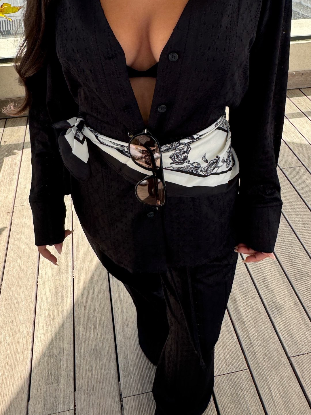 דגם מחורר צבע שחור 