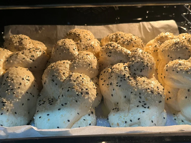 3 חלות בינוניות