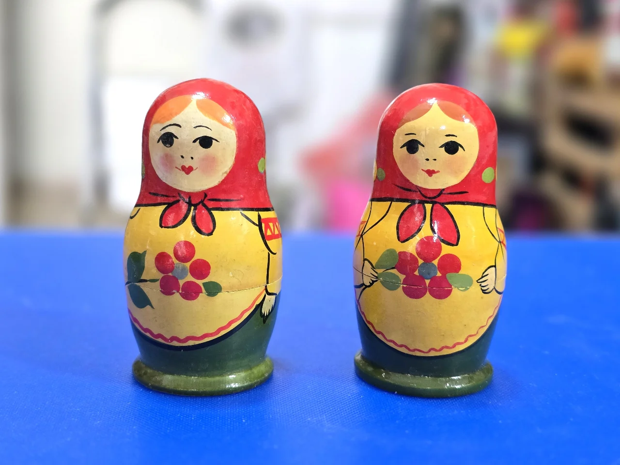 צמד בובות בבושקה כל אחת בעלת 4 בובות 