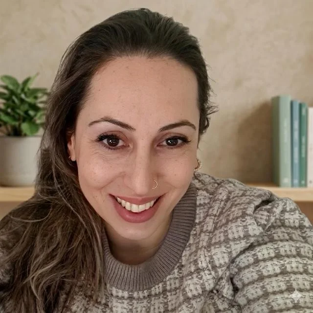  Rebirthing סדנת יום חוויות, פוטובלוק וקלפים.אנה ניקסדורף מעולמות הייעוץ הארגוני ופסיכותרפיה גוף-נפש מבוססת מיינדפולנס ומנחה סדנאות מיינדפולנס לגיל השלישי.