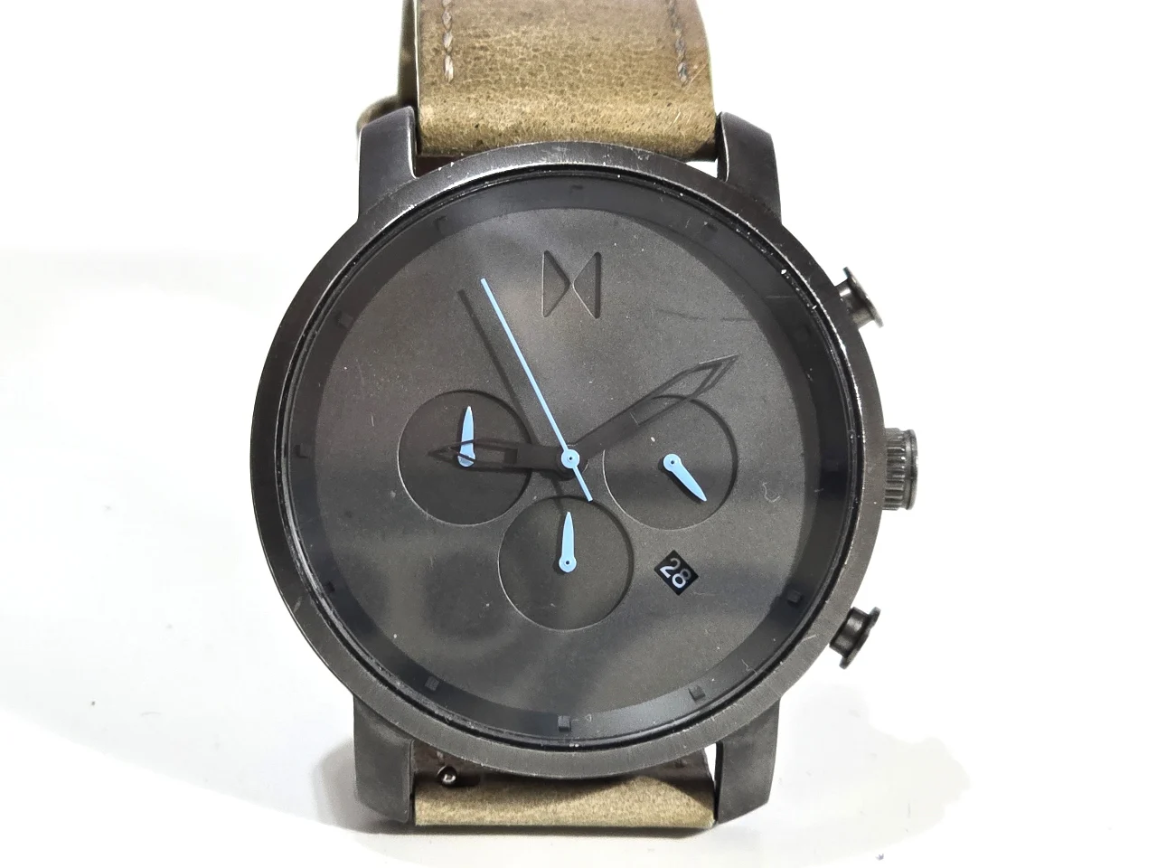 שעון יד של המותג MVMT מותג אמרקאי פופולרי שעון יפה שמור מצב מעולה חוסר בסוללה