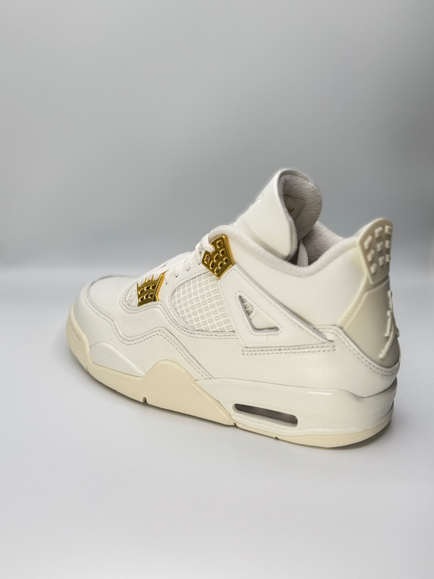 Jordan 4 Retro“ Metallic Gold”
