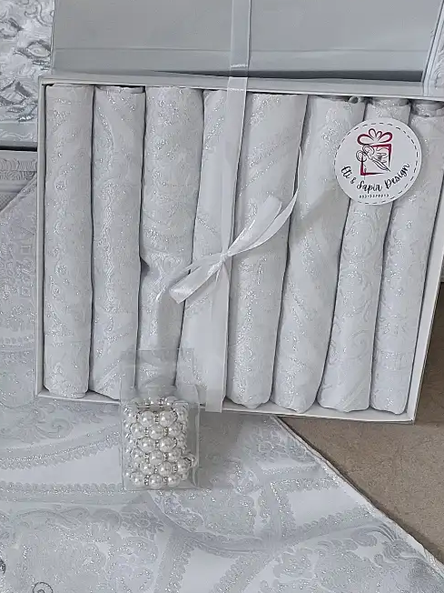 מארז מפיות וחבקים