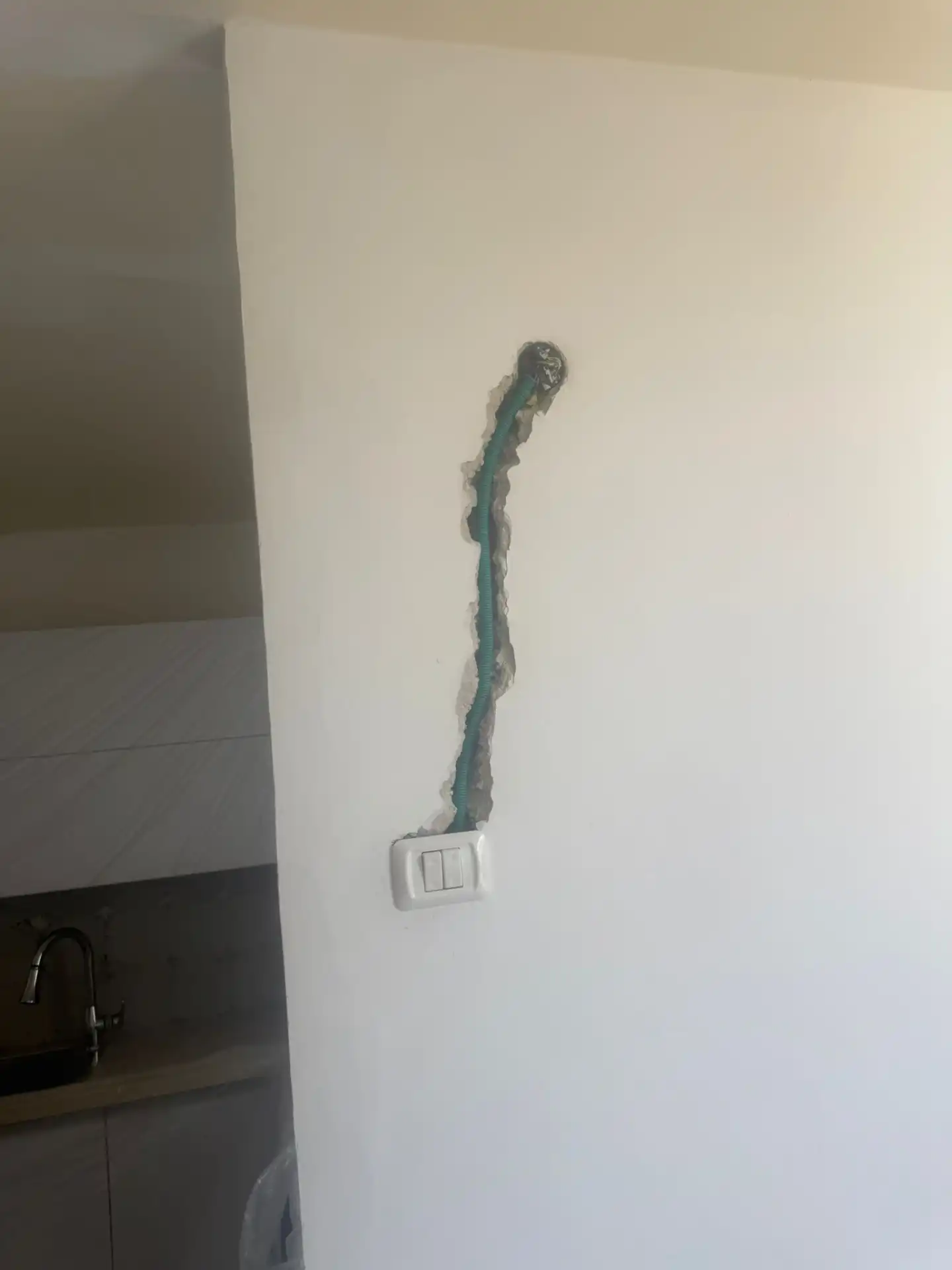 התקנת נקודות חשמל לבית ולתעשייה