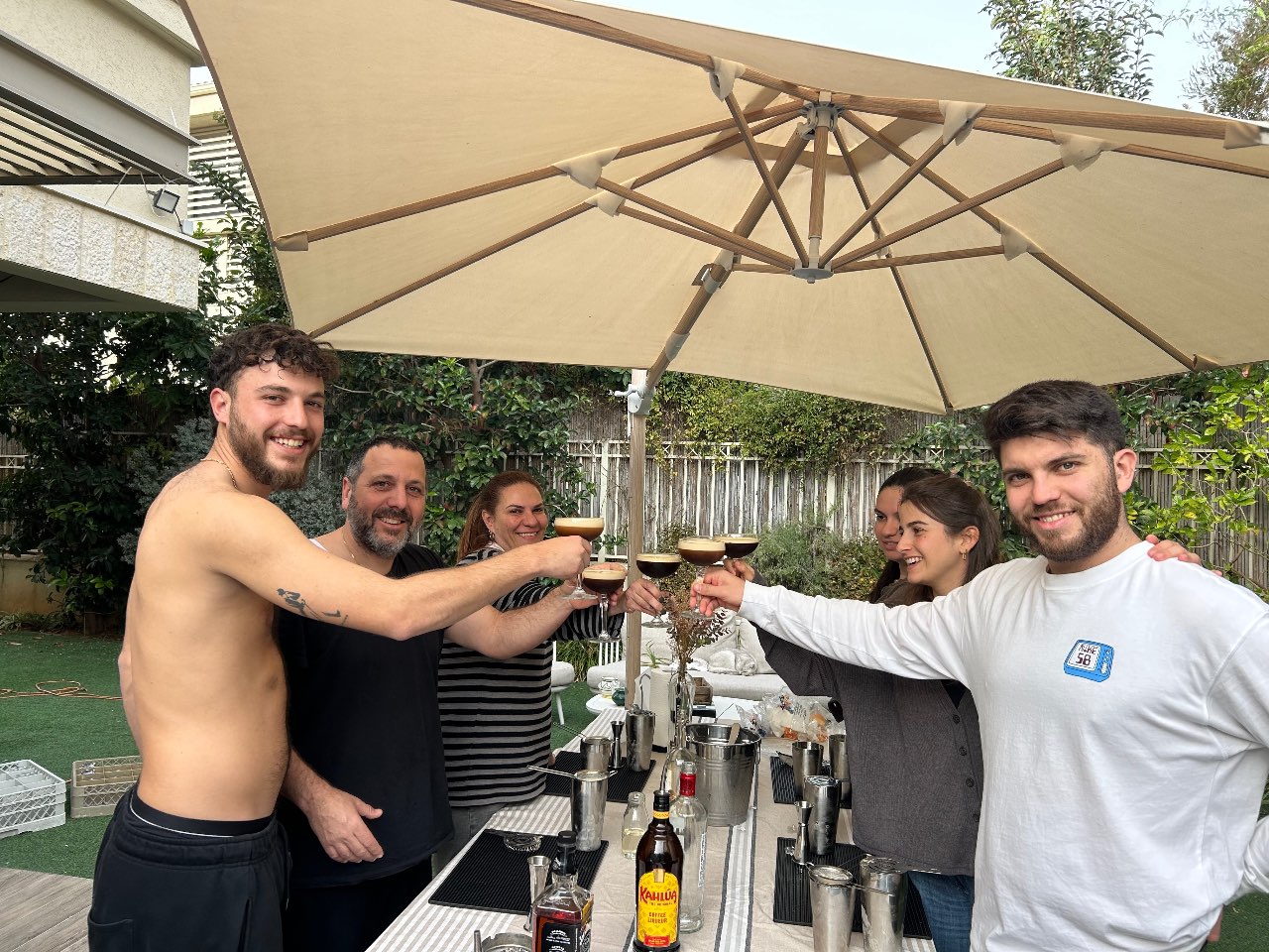 אתם עם הקוקטיילים