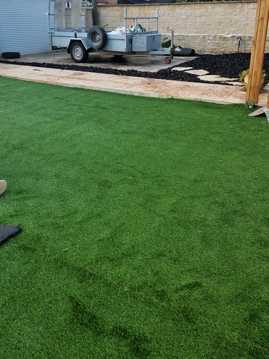  התקנת דשא סינטטי