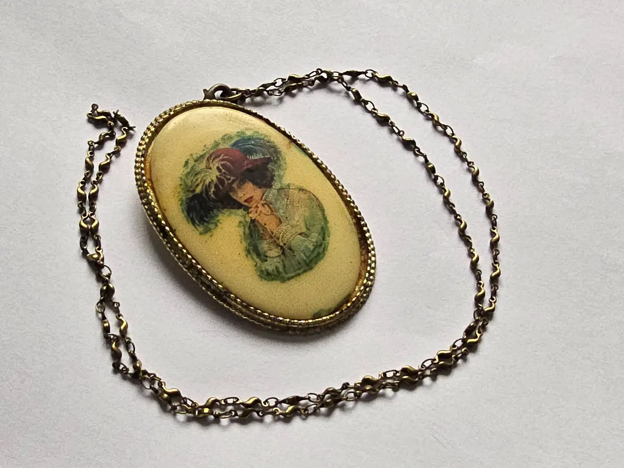 שרשרת ותליון וינטאג'בסגנון ויקטוריאני התליון אובלי עם איור של אשה