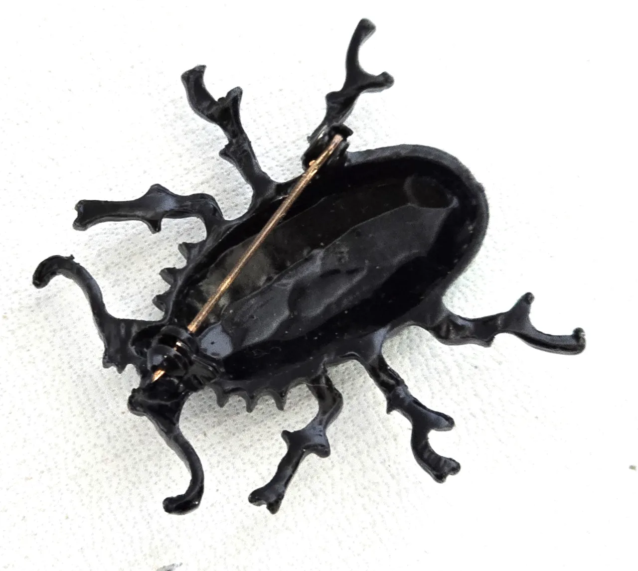 סיכת חרפושית - מתכת שחורה עם גב סברובסקי בצבע טורקיז אורך 3.5 ס"מ