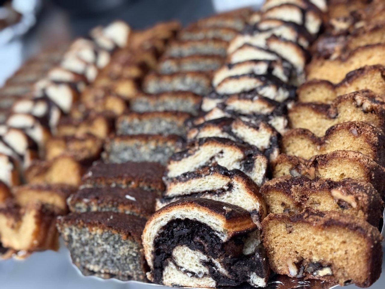 מגש עוגות בחושות