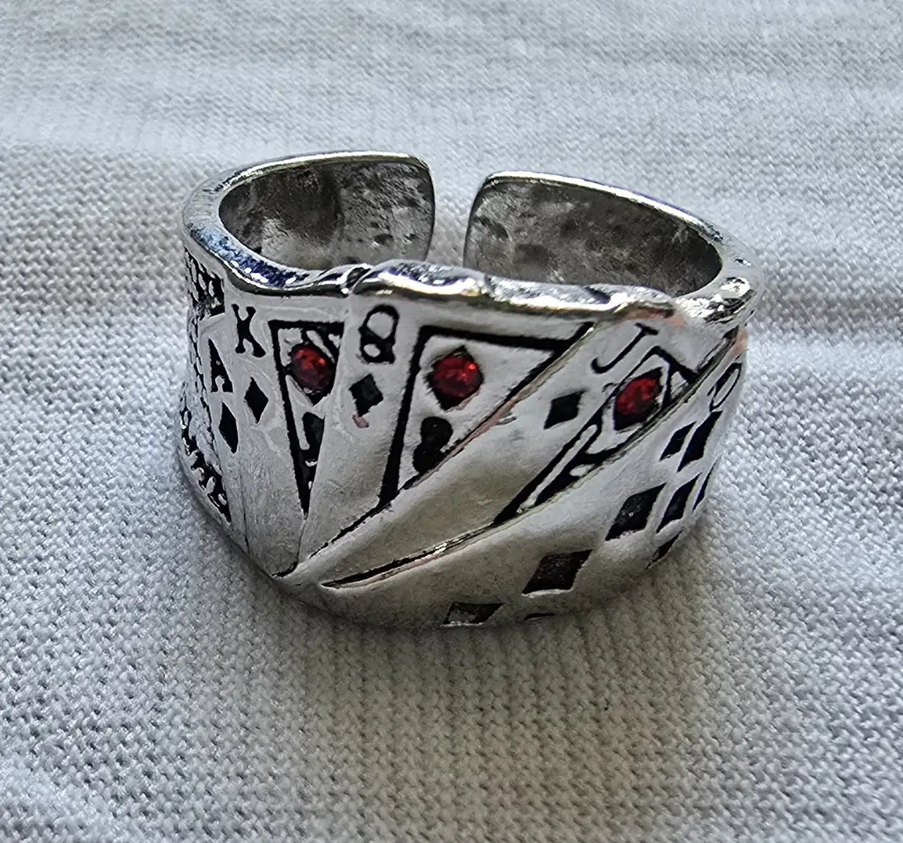 טבעת מתכווננת לשחקני הקלפים ובכלל