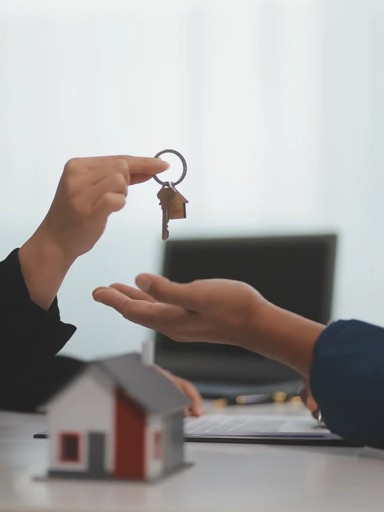 מה ההבדל בין משכנתא לקניית דירה מקבלן או ביד שנייה?