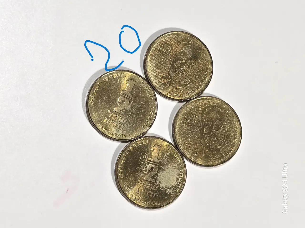 לוט של 4 מטבעות בערך של חצי ש'ח ובצד האחורי דיוקנו של הברון דה רוטשילד