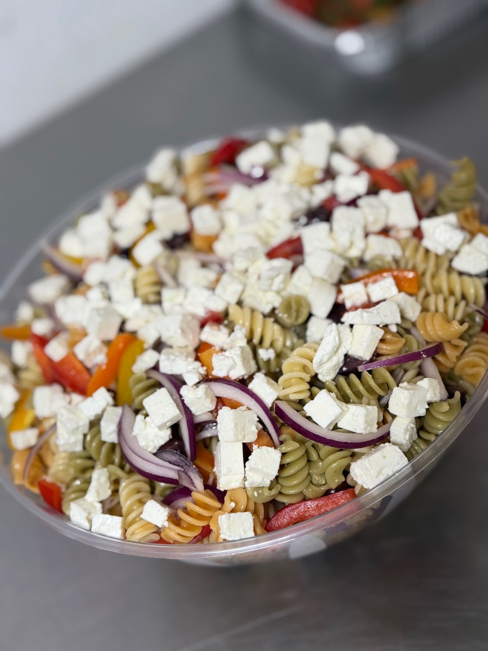 סלט פסטה קר ברוטב פסטו