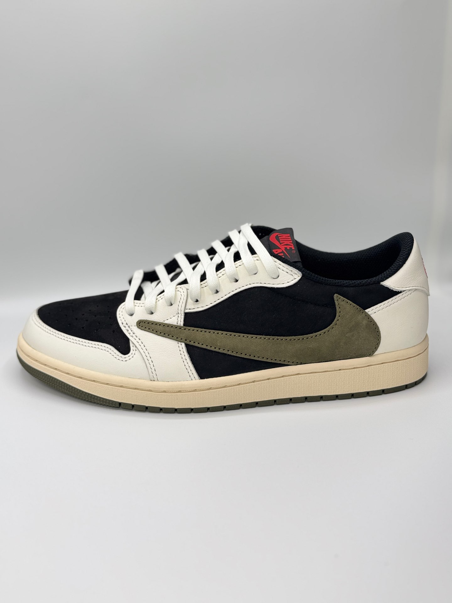 “Jordan 1 Retro Low Og SP “Travis Scott Olive