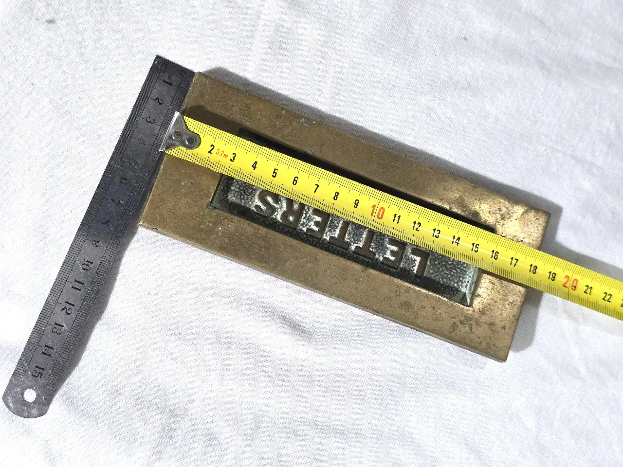 תיבת דאר ממתכת ברזל\פליז התיבה תקינה לחלוטין