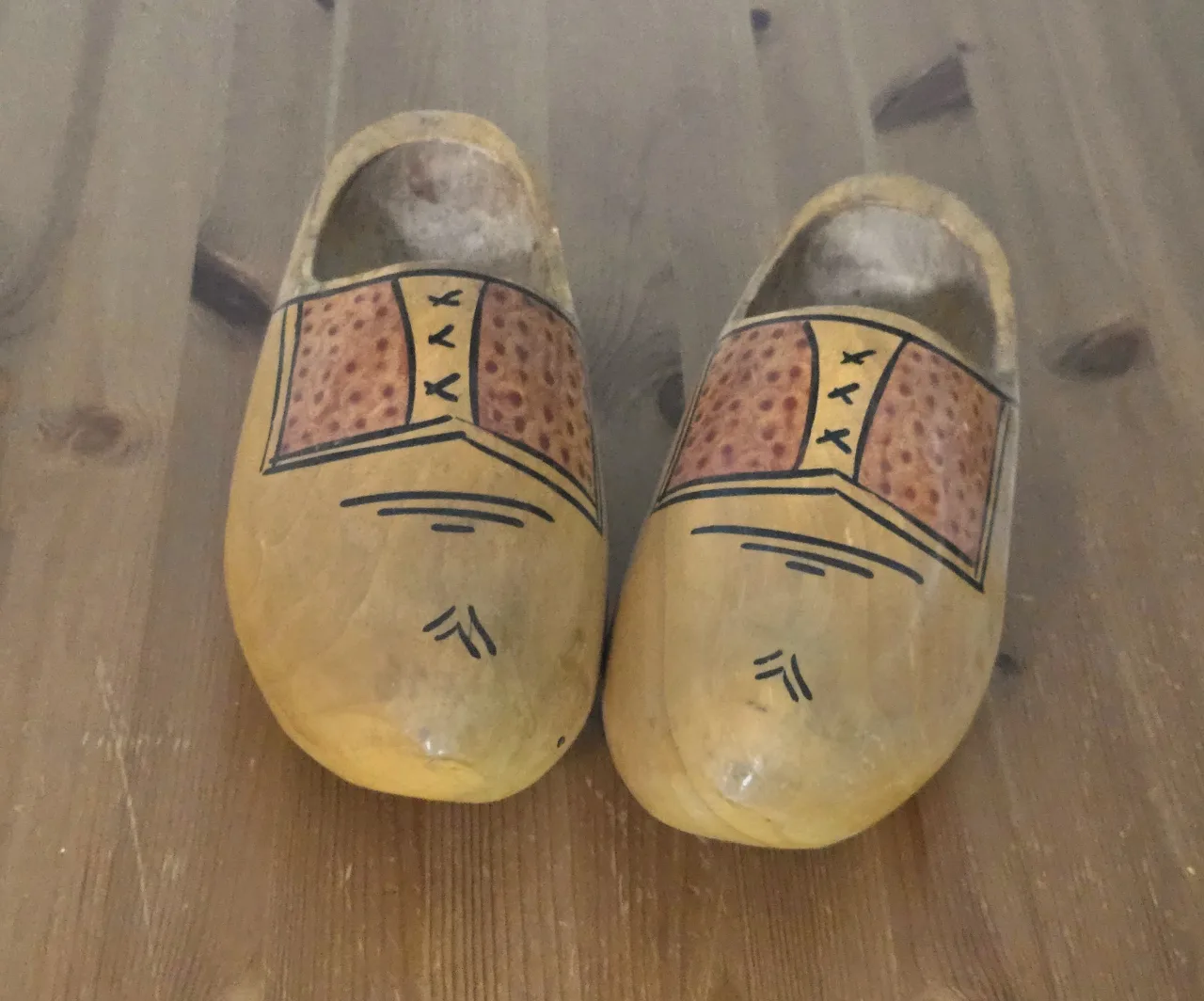 קבקבי עץ הולנדים מסורתים ישנים